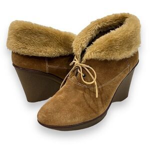 B. Makowsky Tan Suede Ankle Boots with Fur Trim